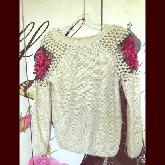 Crochet shoulder flower sweater - Picture 2 of 6